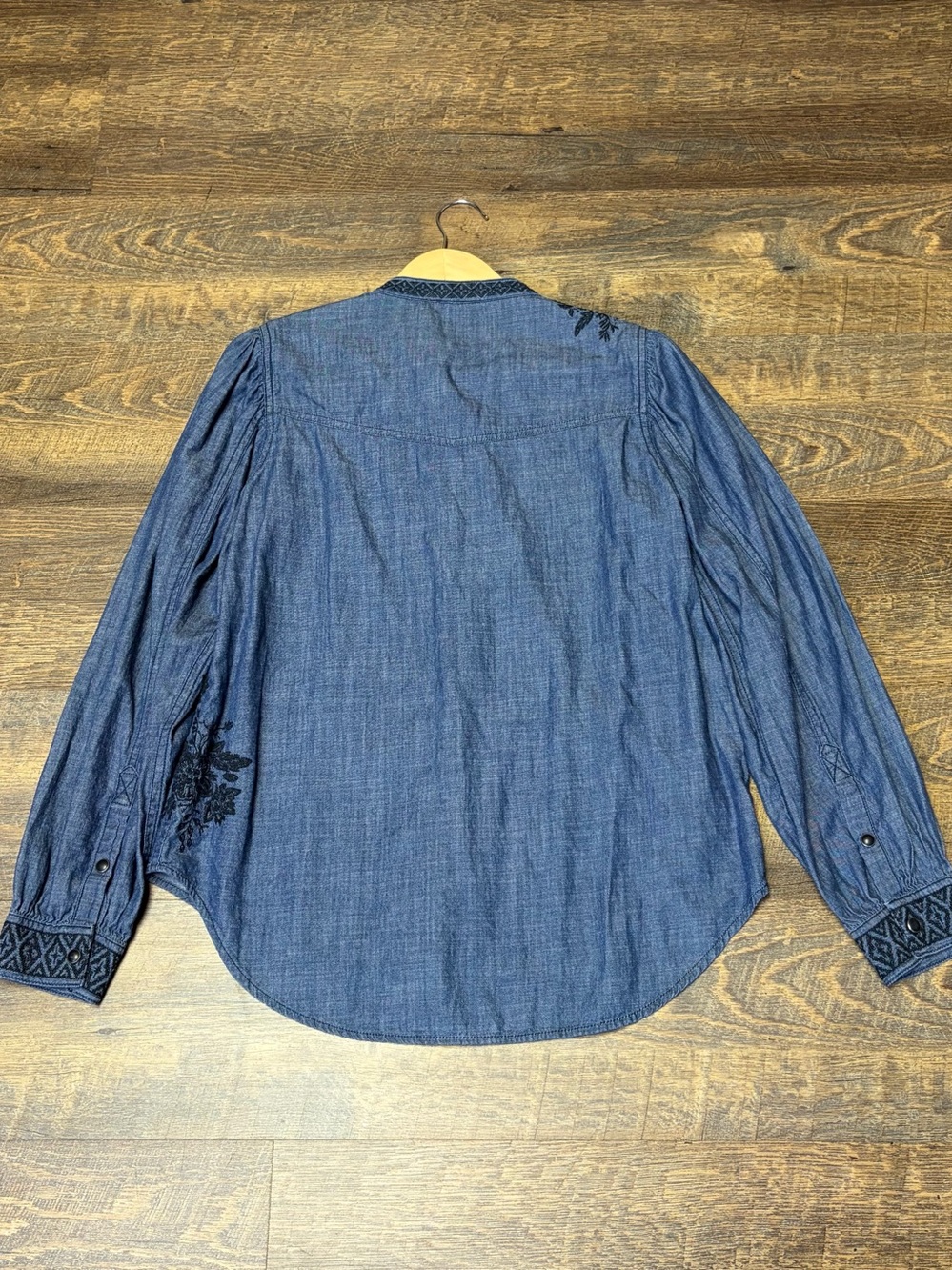 Sundance Lennon Denim Floral Embroidered Snap Shirt Womens Small Blue Chambray - Picture 10 of 12